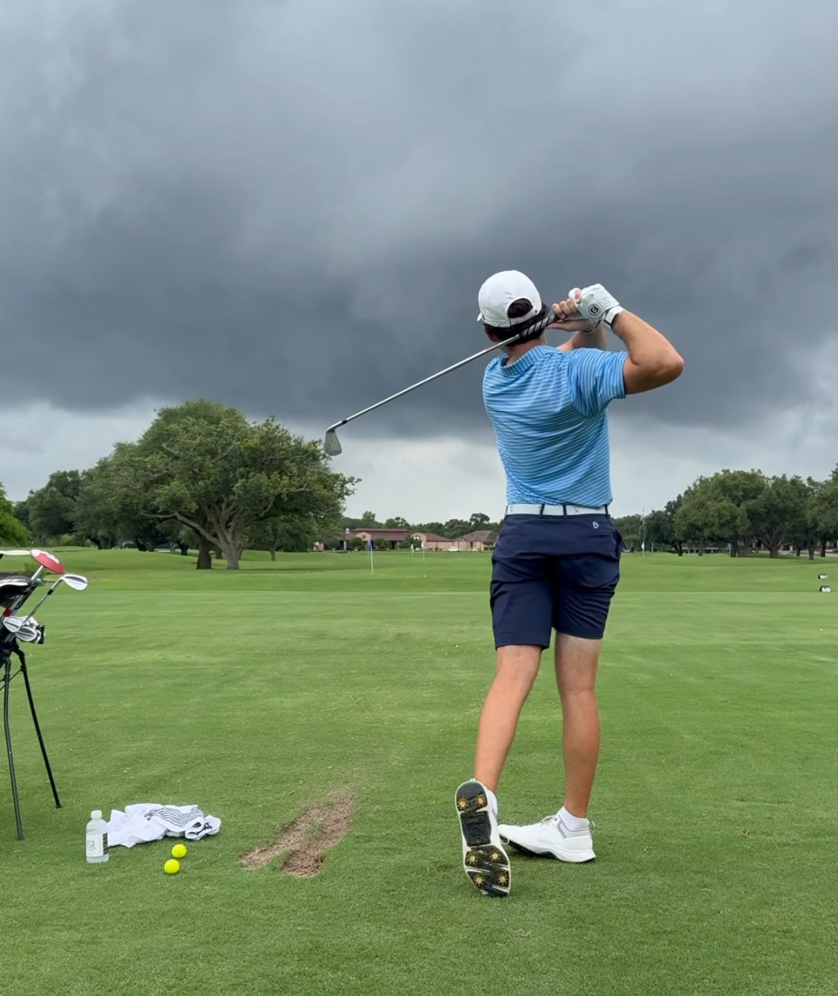 Scott Hause coaching a golfer